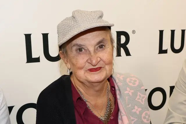 Eva Holubová ukázala dávné fotky ze svatby: Manžela Miroslava si brala v USA, oddával je Forman