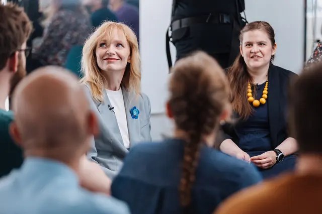 Aňa Geislerová se nechala vyzpovídat lidmi na autistickém spektru. Pořad navštívil i Banderas 